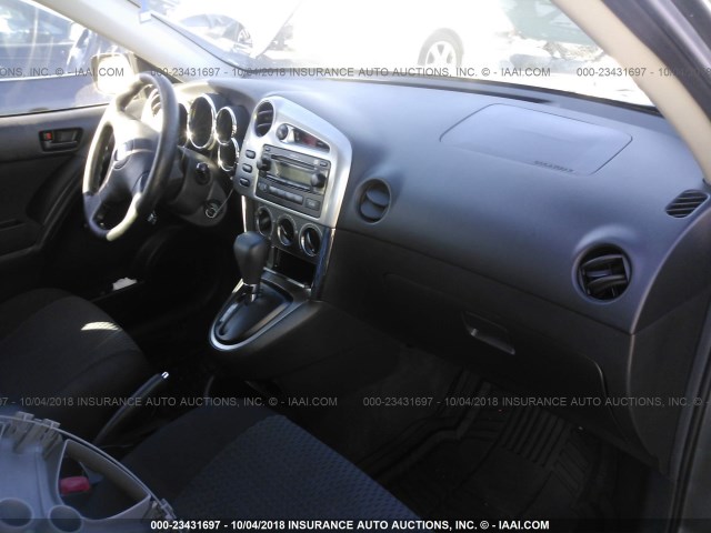 2T1KR32EX8C717452 - 2008 TOYOTA COROLLA MATRIX XR GRAY photo 5