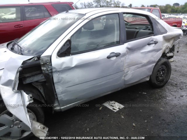 1FAFP34NX7W124738 - 2007 FORD FOCUS ZX4/S/SE/SES 银色 照片 6