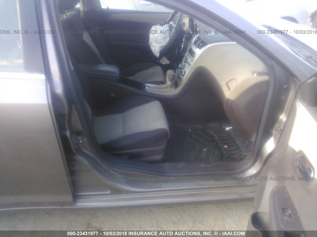 1G1ZB5E16BF243319 - 2011 CHEVROLET MALIBU LS 灰色 照片 5