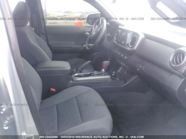 3TMCZ5AN3JM153142 - 2018 TOYOTA TACOMA DBL CAB/SR/TRDSPT/OR/PRO Күміс фото 5