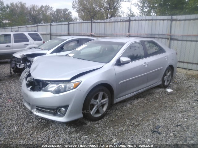 4T1BF1FK1DU662234 - 2013 TOYOTA CAMRY L/SE/LE/XLE 银色 照片 2