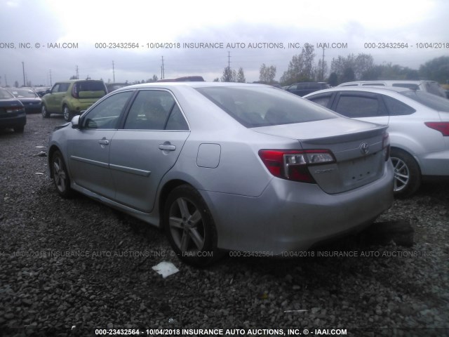 4T1BF1FK1DU662234 - 2013 TOYOTA CAMRY L/SE/LE/XLE 银色 照片 3