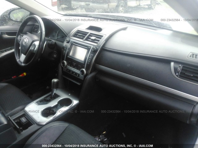 4T1BF1FK1DU662234 - 2013 TOYOTA CAMRY L/SE/LE/XLE 银色 照片 5