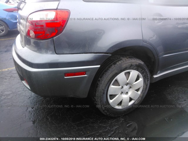 JA4LZ31F95U026422 - 2005 MITSUBISHI OUTLANDER LS GRAY photo 6