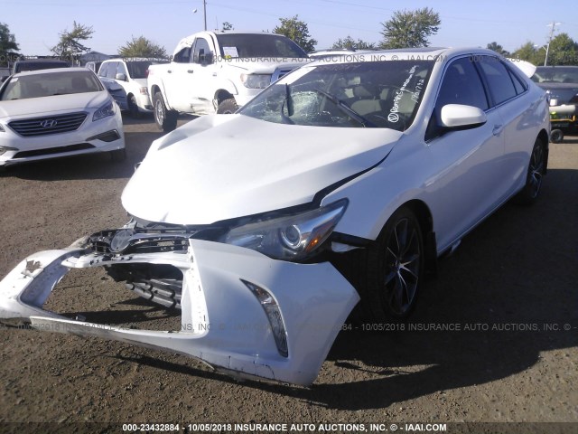 4T1BF1FK0FU886615 - 2015 TOYOTA CAMRY LE/XLE/SE/XSE 白色 照片 2