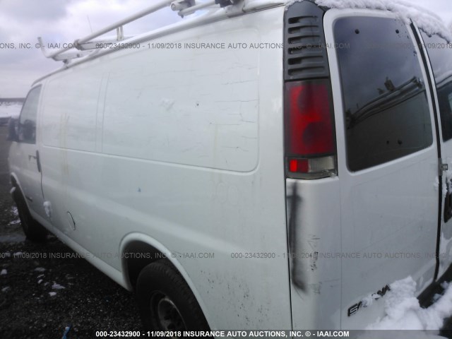 1GTGG25R0Y1252821 - 2000 GMC SAVANA G2500 WHITE photo 3