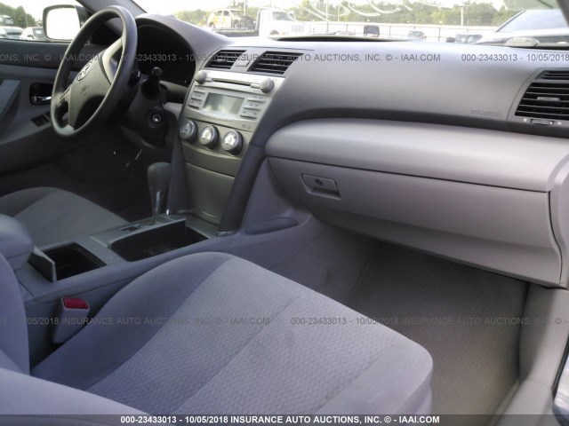 4T4BF3EK0AR049200 - 2010 TOYOTA CAMRY SE/LE/XLE 灰色 照片 5