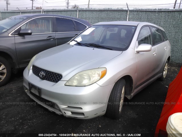 2T1KR32EX4C175943 - 2004 TOYOTA COROLLA MATRIX XR SILVER photo 2