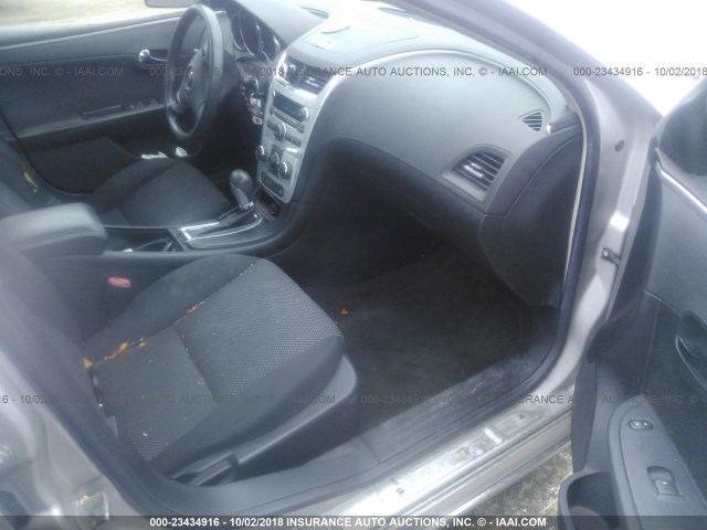 1G1ZH57B28F165988 - 2008 CHEVROLET MALIBU 1LT SILVER photo 5
