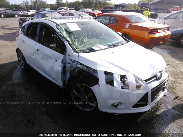 1FADP3K25EL113340 - 2014 FORD FOCUS SE WHITE photo 1