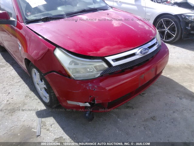 1FAHP35N38W228125 - 2008 FORD FOCUS SE/SEL/SES RED photo 6
