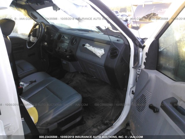 1FT8W3C63DEA51682 - 2013 FORD F350 SUPER DUTY WHITE photo 5