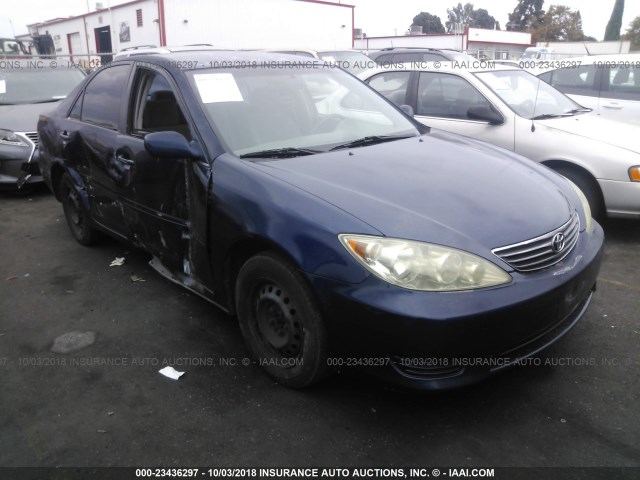 4T1BE32K95U004988 - 2005 TOYOTA CAMRY LE/XLE/SE Көк фото 1