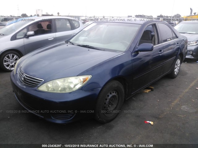4T1BE32K95U004988 - 2005 TOYOTA CAMRY LE/XLE/SE Көк фото 2