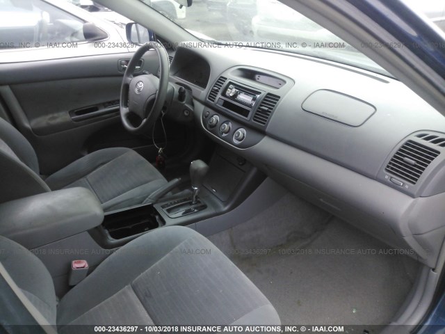 4T1BE32K95U004988 - 2005 TOYOTA CAMRY LE/XLE/SE Көк фото 5