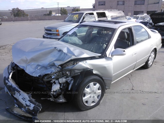 JT2BG22K1Y0476440 - 2000 TOYOTA CAMRY CE/LE/XLE 银色 照片 2