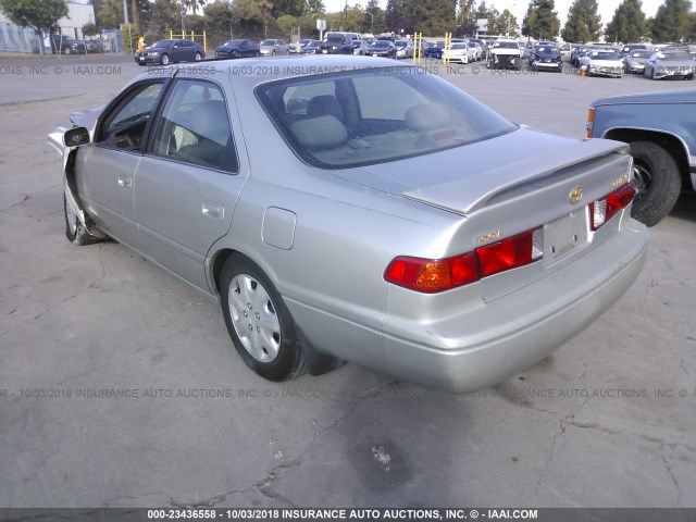 JT2BG22K1Y0476440 - 2000 TOYOTA CAMRY CE/LE/XLE 银色 照片 3