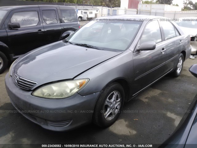 4T1BE32K75U503322 - 2005 TOYOTA CAMRY LE/XLE/SE 灰色 照片 2