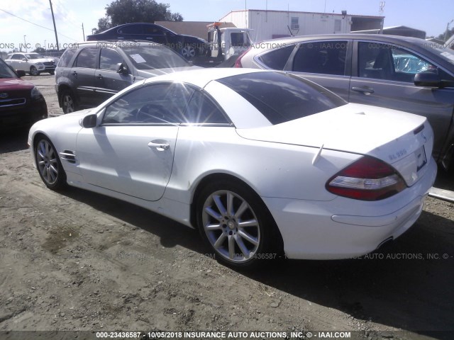 WDBSK71F98F136908 - 2008 MERCEDES-BENZ SL 550 WHITE photo 3