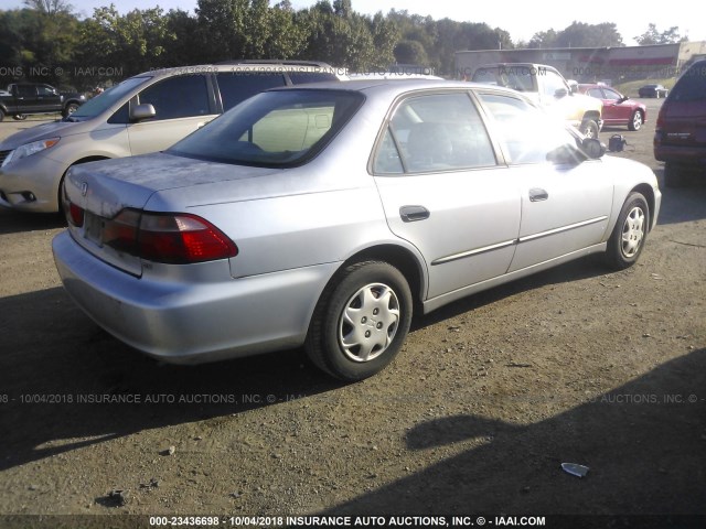 1HGCF8648WA197878 - 1998 HONDA ACCORD DX SILVER photo 4