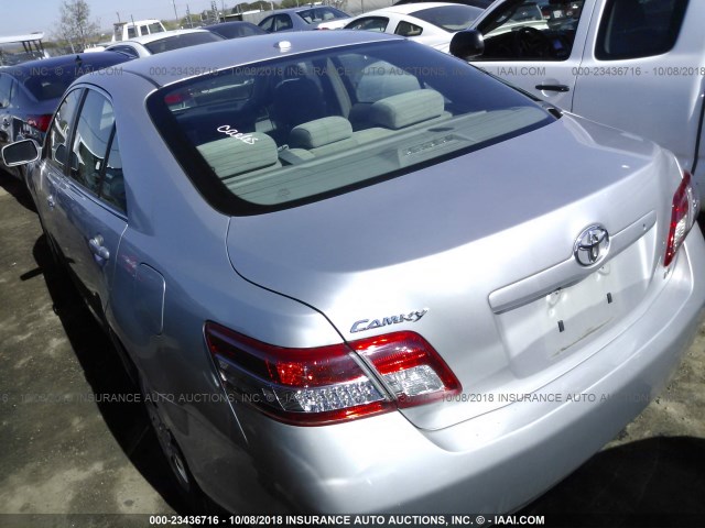 4T1BF3EK1BU185590 - 2011 TOYOTA CAMRY SE/LE/XLE SILVER photo 3