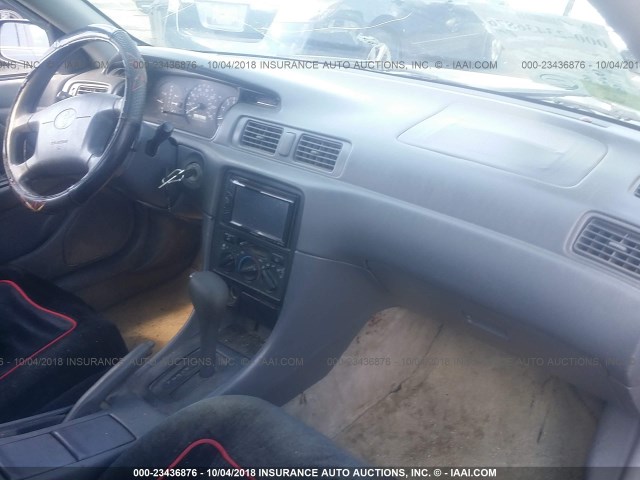 JT2BF22K3X0215361 - 1999 TOYOTA CAMRY LE/XLE RED photo 5