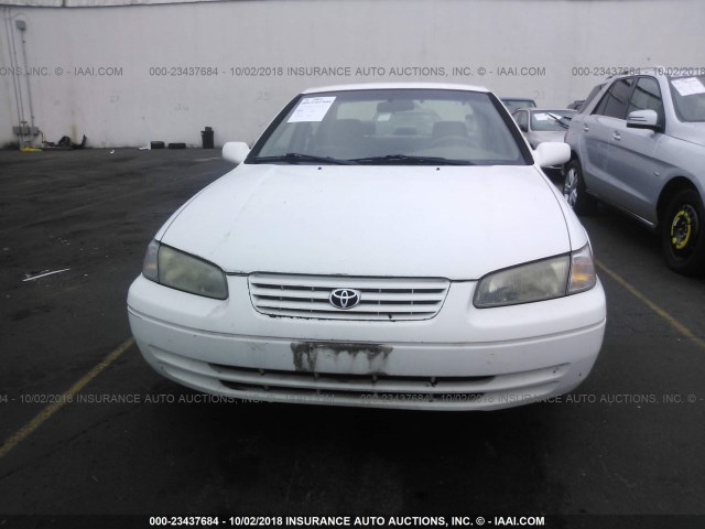 JT2BG22K9V0040902 - 1997 TOYOTA CAMRY LE/XLE 白色 照片 6