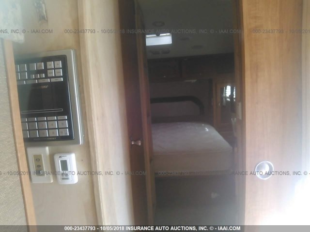 4X4FWCG256V014029 - 2006 FOREST RIVER OTHER  WHITE photo 5