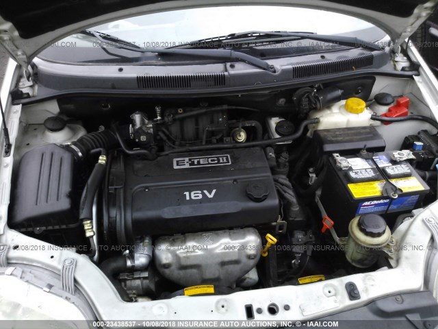 KL1TJ52684B261743 - 2004 CHEVROLET AVEO LS SILVER photo 10