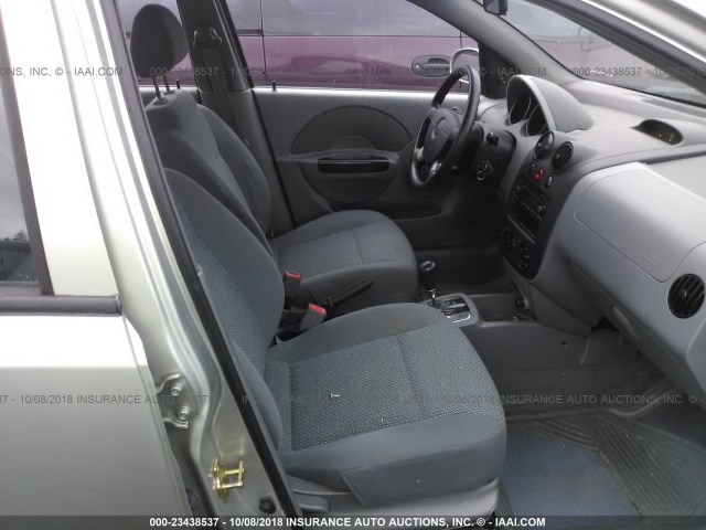 KL1TJ52684B261743 - 2004 CHEVROLET AVEO LS SILVER photo 5