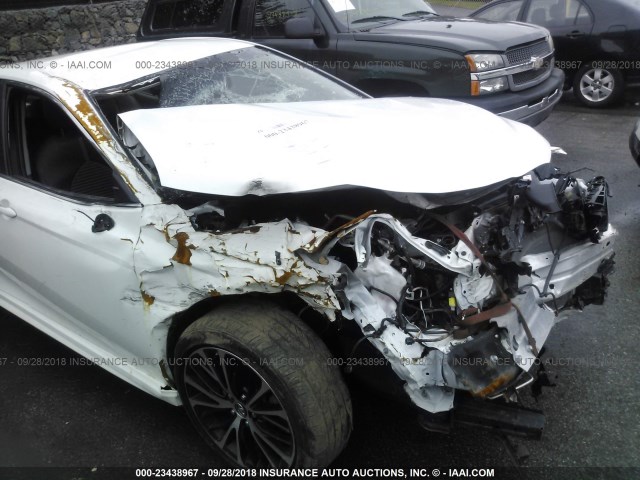 JTNB11HK2J3010669 - 2018 TOYOTA CAMRY L/LE/XLE/SE/XSE WHITE photo 6