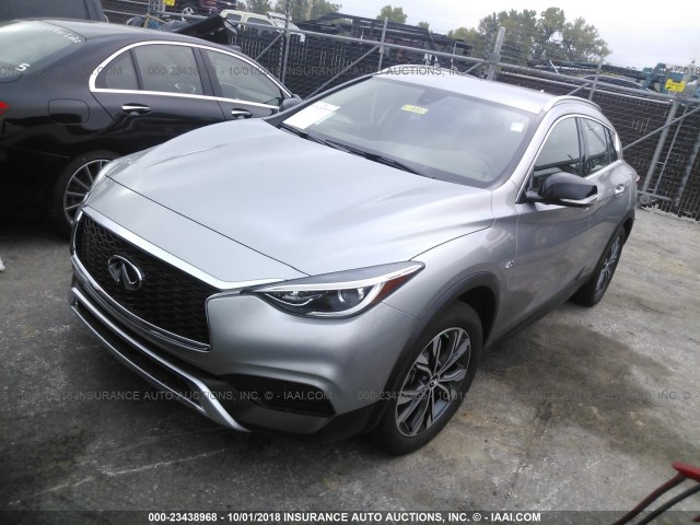 SJKCH5CR8JA048528 - 2018 INFINITI QX30 LUXURY/PREMIUM/SPORT SILVER photo 2