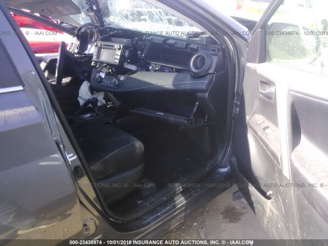 2T3WFREV2JW475812 - 2018 TOYOTA RAV4 ADVENTURE/XLE 灰色 照片 5