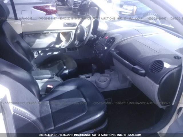 3VWCM31Y54M337142 - 2004 VOLKSWAGEN NEW BEETLE GLS 奶油色 照片 5
