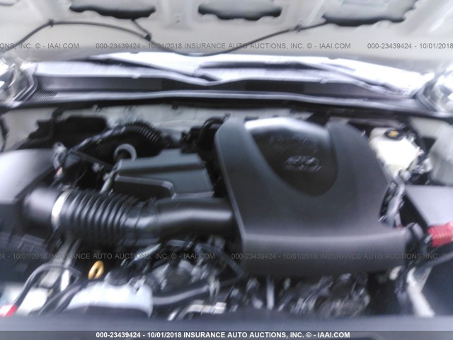 3TMCZ5AN6JM144113 - 2018 TOYOTA TACOMA DOUBLE CAB/SR/SR5/TRD SPO თეთრი ფოტო 10