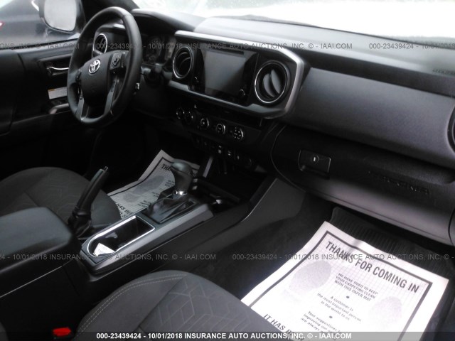 3TMCZ5AN6JM144113 - 2018 TOYOTA TACOMA DOUBLE CAB/SR/SR5/TRD SPO თეთრი ფოტო 5