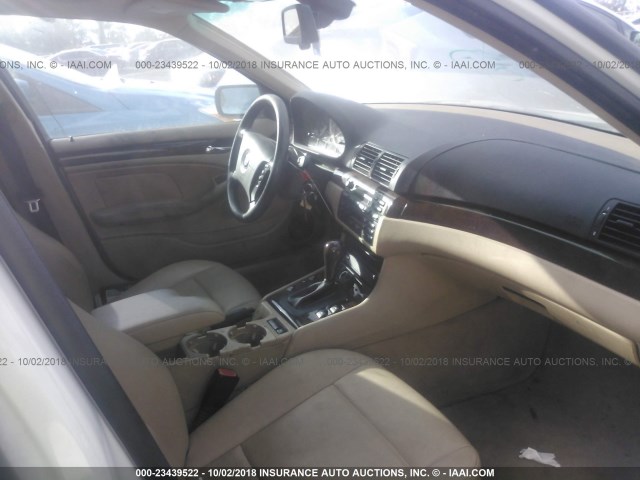 WBAAZ33474KP84906 - 2004 BMW 325 IS SULEV WHITE photo 5