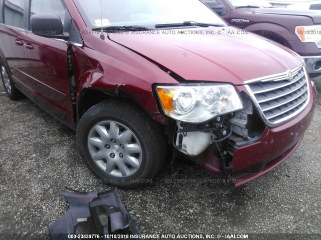 2A8HR44E29R571877 - 2009 CHRYSLER TOWN & COUNTRY LX RED photo 6
