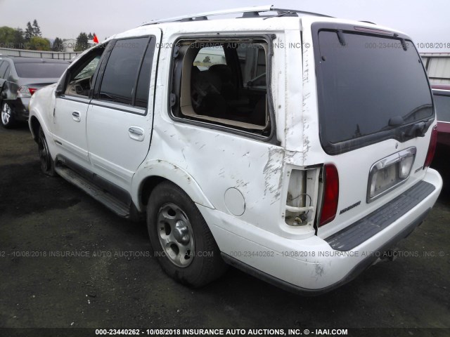 5LMPU28L2WLJ51385 - 1998 LINCOLN NAVIGATOR Biały zdjęcie 3