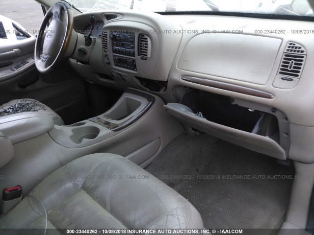 5LMPU28L2WLJ51385 - 1998 LINCOLN NAVIGATOR Biały zdjęcie 5