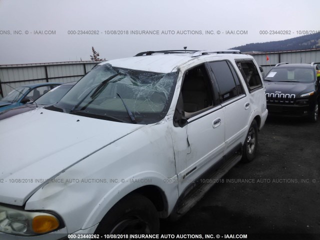 5LMPU28L2WLJ51385 - 1998 LINCOLN NAVIGATOR Biały zdjęcie 6