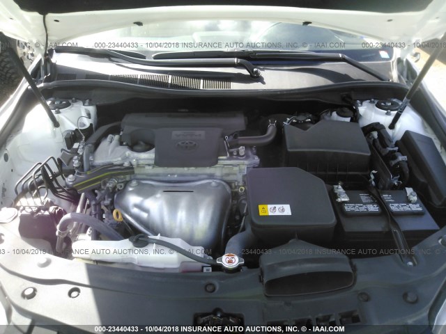 4T1BF1FK4HU692737 - 2017 TOYOTA CAMRY LE/XLE/SE/XSE 白色 照片 10