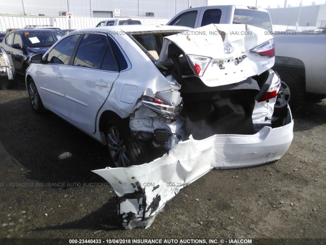 4T1BF1FK4HU692737 - 2017 TOYOTA CAMRY LE/XLE/SE/XSE 白色 照片 3