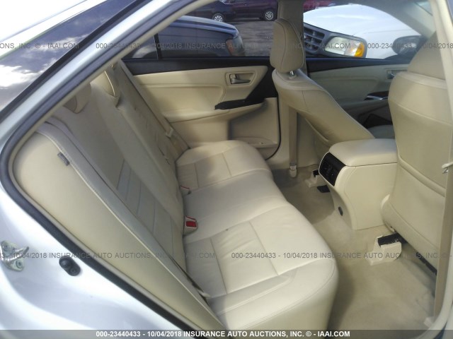 4T1BF1FK4HU692737 - 2017 TOYOTA CAMRY LE/XLE/SE/XSE 白色 照片 8