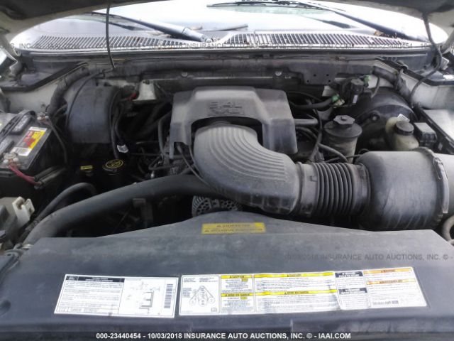 5LMPU28L0XLJ00775 - 1999 LINCOLN NAVIGATOR WHITE photo 10