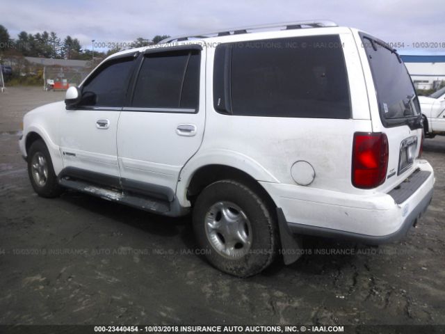 5LMPU28L0XLJ00775 - 1999 LINCOLN NAVIGATOR WHITE photo 3
