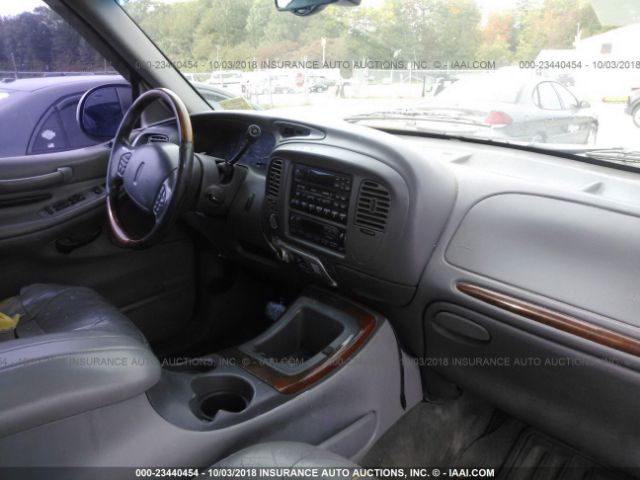 5LMPU28L0XLJ00775 - 1999 LINCOLN NAVIGATOR WHITE photo 5