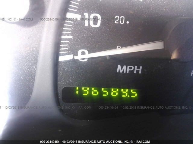 5LMPU28L0XLJ00775 - 1999 LINCOLN NAVIGATOR WHITE photo 7