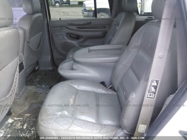 5LMPU28L0XLJ00775 - 1999 LINCOLN NAVIGATOR WHITE photo 8