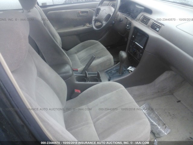 JT2BG22K3X0314484 - 1999 TOYOTA CAMRY LE/XLE BLACK photo 5